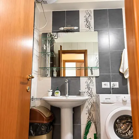 1br, 3 Min To Skanderbeg Square Appartement *